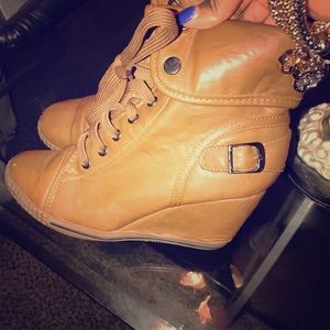 Brown wedge tennis shoes !!!